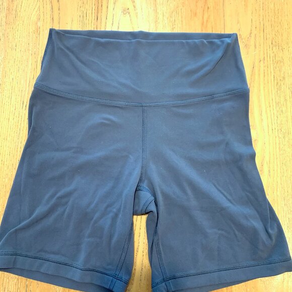 Aritzia Atmosphere TNAButter shorts - Picture 2 of 5